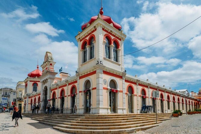 Loulé Market and Town Half-Day Bus Round Trip from Albufeira - Finding the market in Loulé