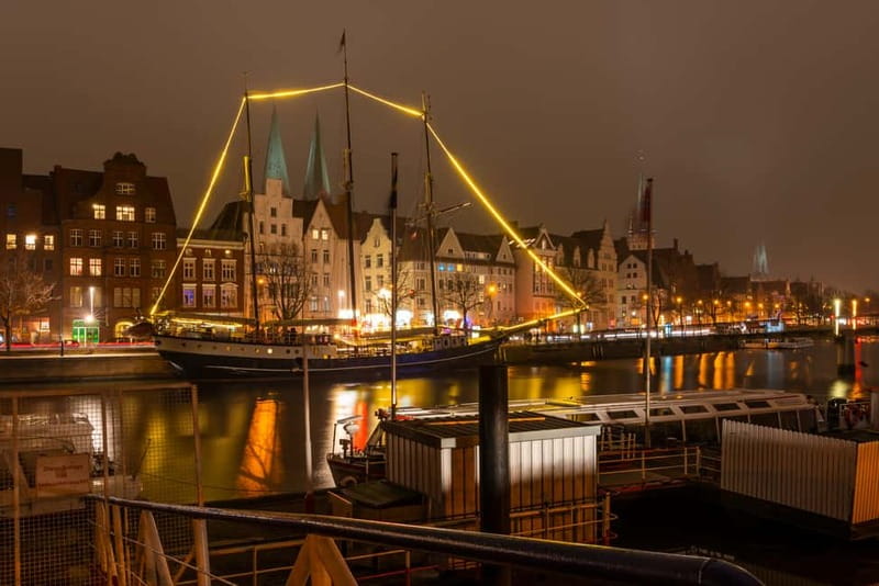 Lübeck: Christmas Market and Historical City Tour - Key points to know before booking