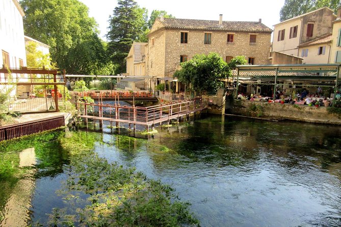 Luberon Market & Villages Day Trip from Aix-en-Provence - Lourmarin, the best market choice for food
