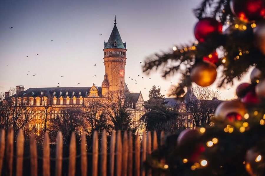 Luxembourg: Christmas Market Food Tour with Tastings - Gromperekichelcher and the first taste of Luxembourg