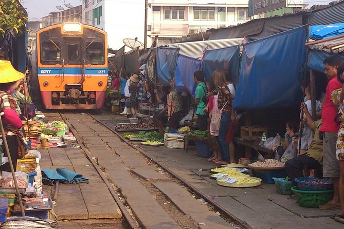 Maeklong & Damnoen Saduak Markets: Railway & Floating Market Tour - The train that cuts through Maeklong Market