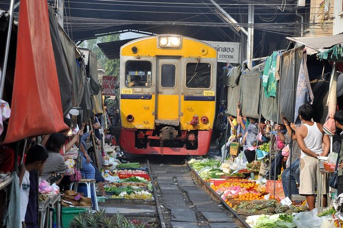 Maeklong & Damnoen Saduak Markets: Railway & Floating Market Tour - Transport, group size, and comfort