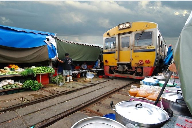 Maeklong & Damnoen Saduak Markets: Railway & Floating Market Tour - Why the six-hour schedule can take longer
