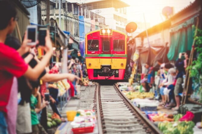 Maeklong Railway and Damnoen Saduak Floating Market Tour - Two hours around Damnoen Saduak’s canals