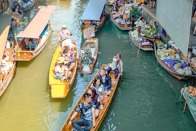 Maeklong Railway & Floating Market Tour (Private & All-Inclusive) - Wat Bang Kung, a temple inside a tree