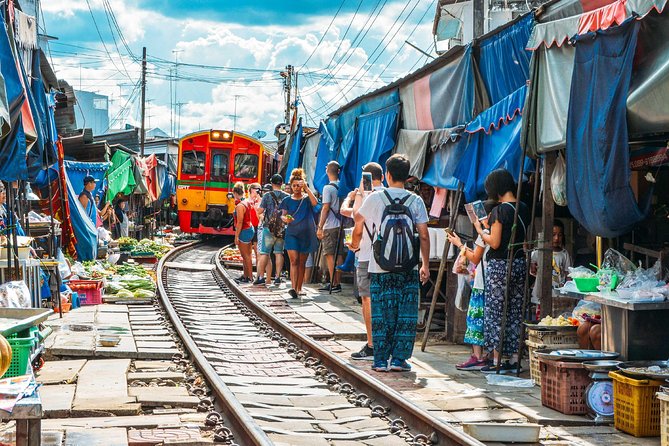 Maeklong Railway & Floating Market Tour (Private & All-Inclusive) - Wat Samphran and the pink dragon tower