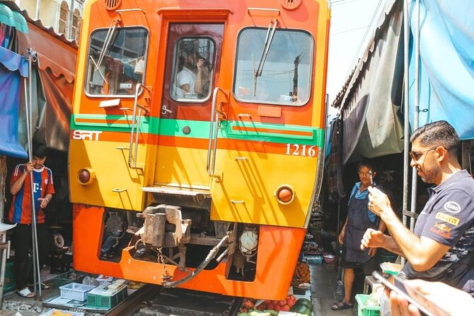 Maeklong Railway Market and Damnoen Saduak Floating Market Tour From Bangkok - What the six-hour schedule really means