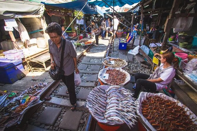 Maeklong Railway Market and Damnoen Saduak Floating Market Tour From Bangkok - Cancellation and booking details