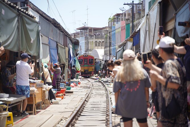 Maeklong Railway Market and Floating Market - Meeting points, ending point, and group size