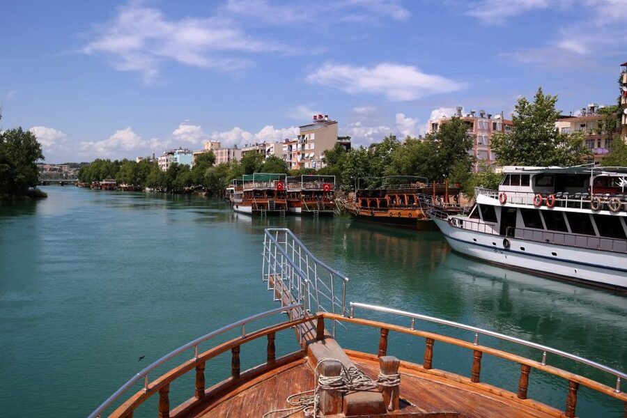 Manavgat Cruise & Grand Bazaar w/Lunch and Unlimited Drinks - The possible textile-shop stop