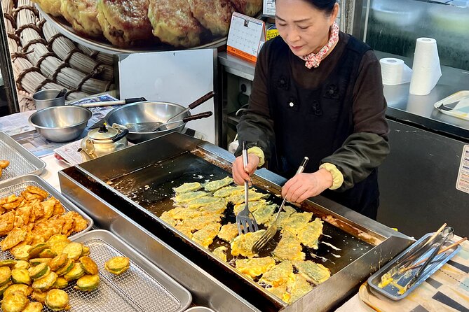 Mangwon Market Food tour By Locals;Cheap Eats to Fancy Feast - The first 80 minutes: tasting your way through the market