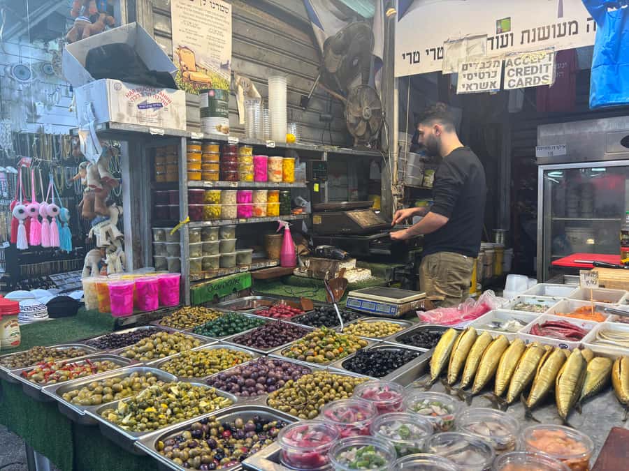 Market Mosaic: A Gastronomic Exploration of Carmel Treasures - Tasting Middle Eastern specialties