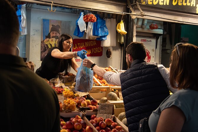 Market tour and Private Cooking Class in Rome with roman chef - Fresh Tomato Sauce and Cacio e Pepe