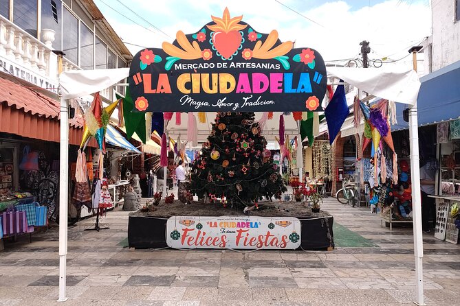 Markets private tour: La Ciudadela, Sonora, San Juan & Lagunilla - La Lagunilla on Sunday: shopping with a drink