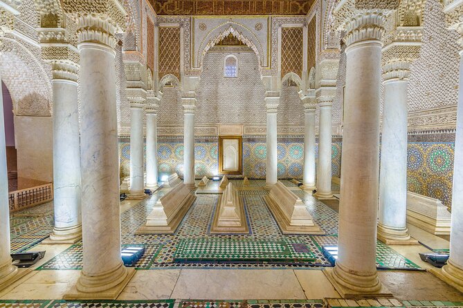 Marrakech: Bahia Palace, Saadian Tombs, Souk and Medina Tour - Walking the Medina to Café de France