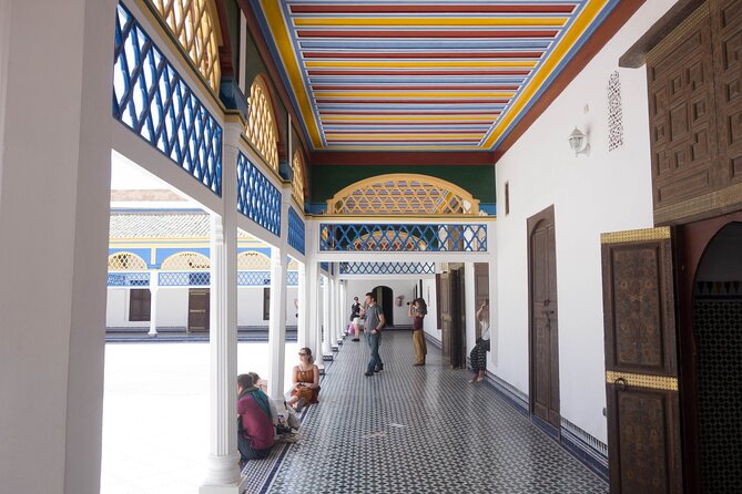 Marrakech: Bahia Palace, Saadian Tombs, Souk and Medina Tour - Guides, group style, and how much flexibility you get