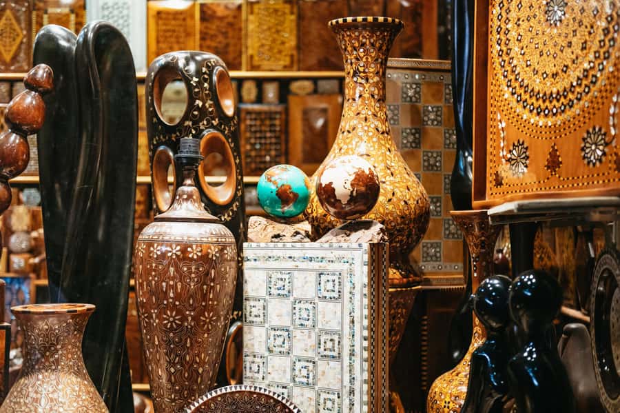 Marrakech: Colorful Medina Souks Guided Walking Tour - Languages, timing, and practical comfort