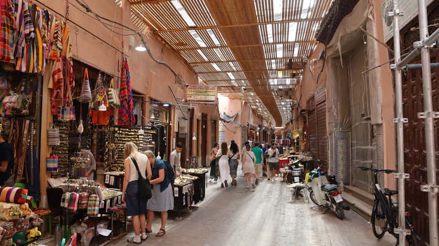 Marrakech: Medina, Souks, Artisans Guided Tour with Mint Tea - What the $18 price really buys you