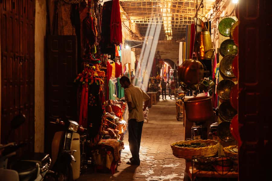Marrakech: Private Souks Tour with Tea and Traditional Snack - How the 210-minute format affects the day