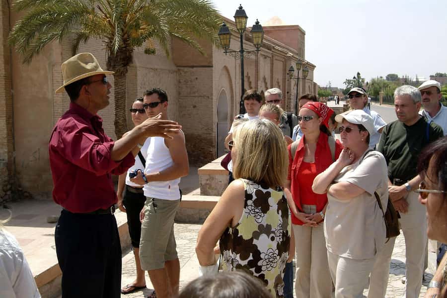 Marrakech: Saadian Tombs, Bahia Palace, Medina and Souk Tour - Koutoubia Mosque and the city’s first orientation