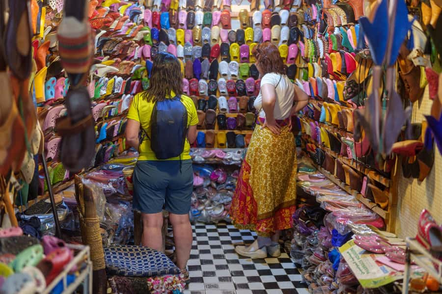 Marrakech: Vibrant Souks, Local Artisans & Medina Experience - Souk El Attarine turns spices into a cultural lesson