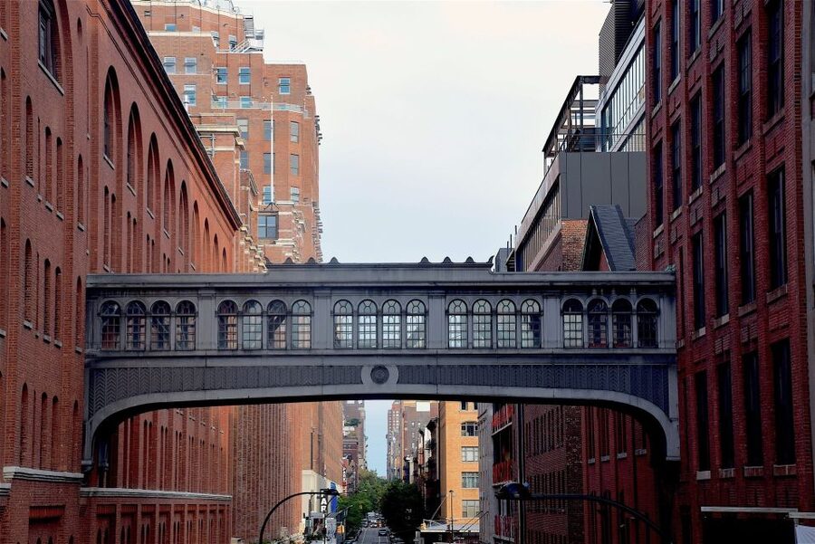 Meatpacking District: Chelsea Market and The Highline Tour - Hearing the story of Death Avenue