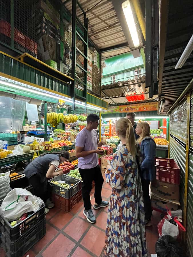 Medellín Multi-sensory Tour in the market, +15 Exotic Fruits - The first fruit stalls and the market’s working rhythm