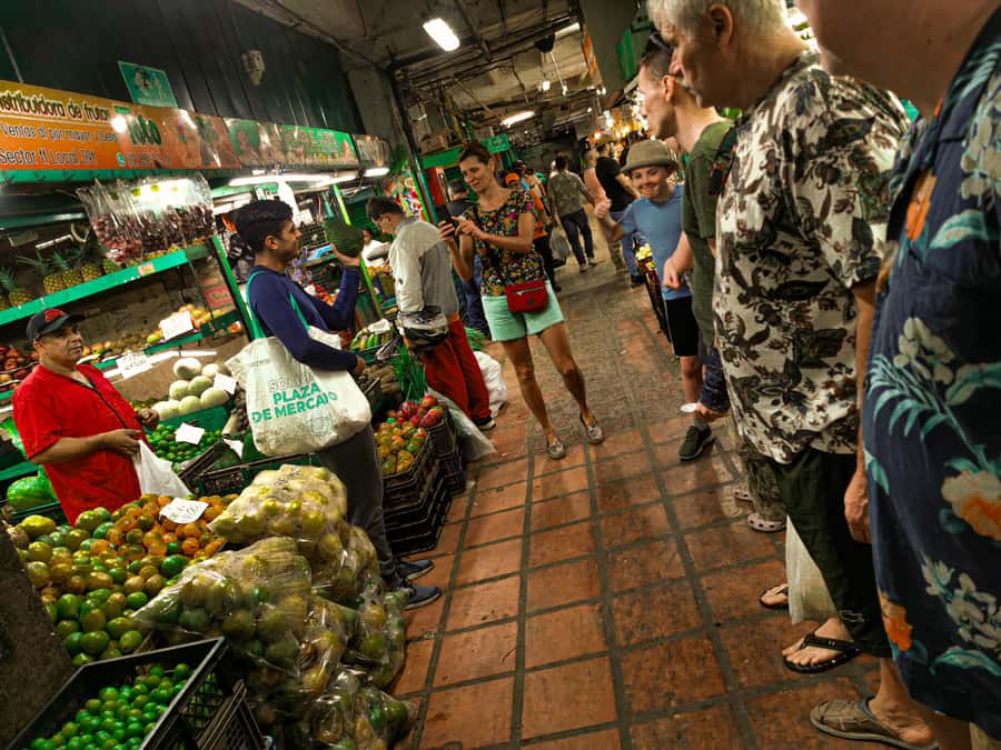 Medellín Multi-sensory Tour in the market, +15 Exotic Fruits - A final market circuit and the fruit juice finish