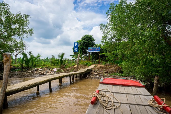 Mekong Delta 2-Day Tour: Floating Markets & Cultural Exploration - Inside Ong Kiet’s century-old house