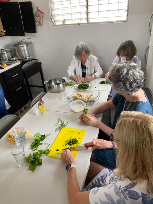 Mérida: Flavors of Yucatan Cooking Class & Market Tour - Lunch with the people who taught you