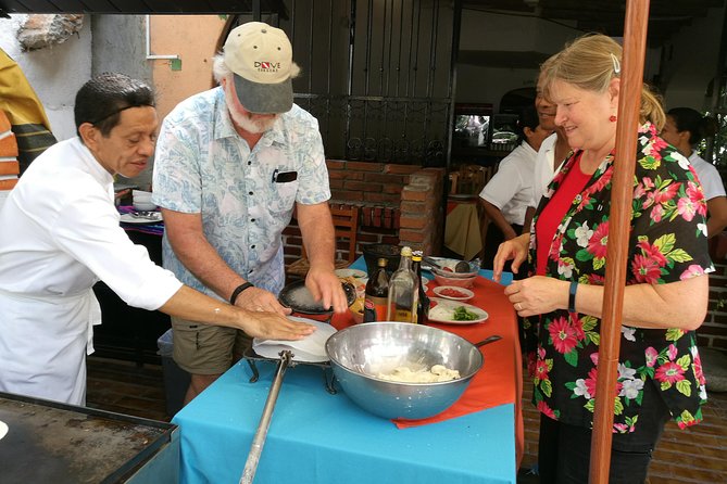 Mexican Cooking Class & Market Tour with a Professional Chef - Cooking with a professional chef