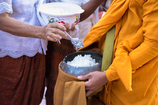 Morning Buddhist Almsgiving, Grand Palace and Flower Market Tour in Bangkok - A dawn start with a real Bangkok ritual