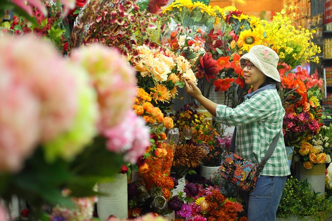 Morning Buddhist Almsgiving, Grand Palace and Flower Market Tour in Bangkok - The timing problem and what it means for value