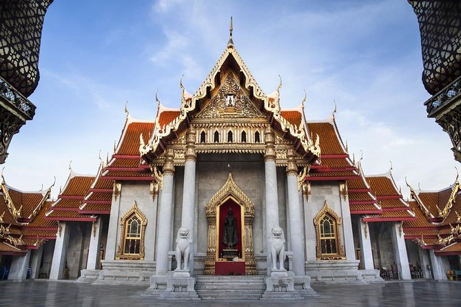 Morning Buddhist Almsgiving, Grand Palace and Flower Market Tour in Bangkok - Pak Khlong Talat: one hour among Bangkok’s flowers