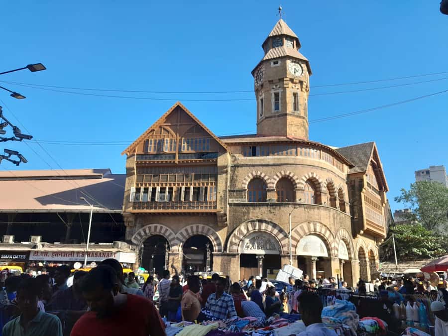 Mumbai: 2 Hours Markets And Temple Tour - Hindu culture beside the market lanes