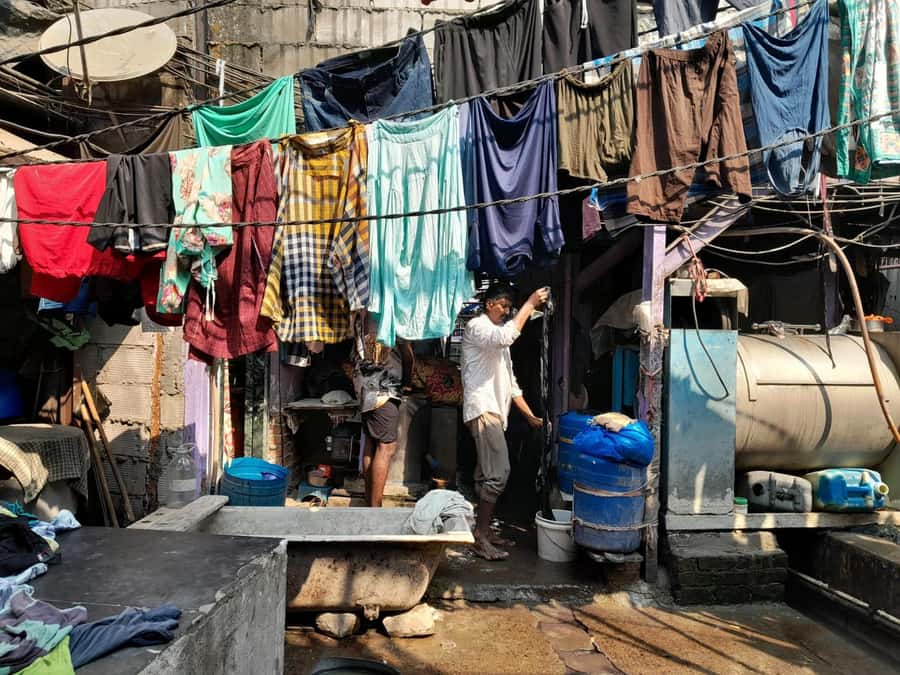 Mumbai:Dhobi Ghat Laundry,Dharavi Slum & Flower market Tour - Dhobi Ghat and the work of washing clothes