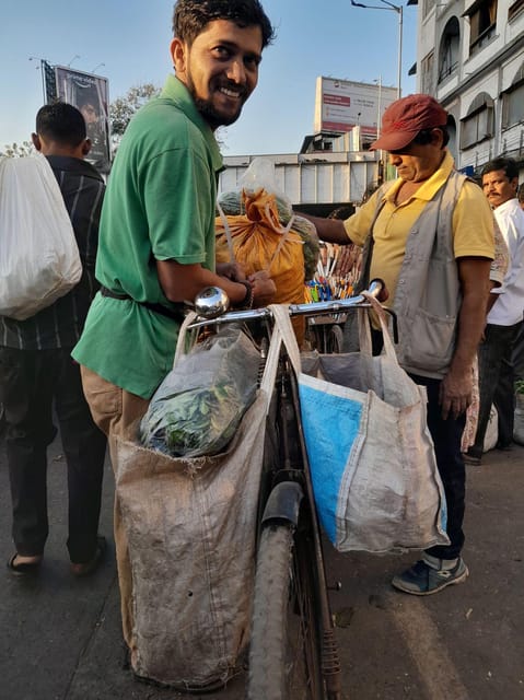 Mumbai:Dhobi Ghat Laundry,Dharavi Slum & Flower market Tour - The flower market’s early energy