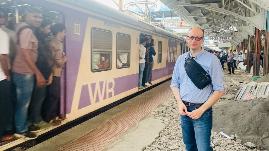 Mumbai: Evening Street Food Tasting & Cultural Market Tour - The 20-minute train ride