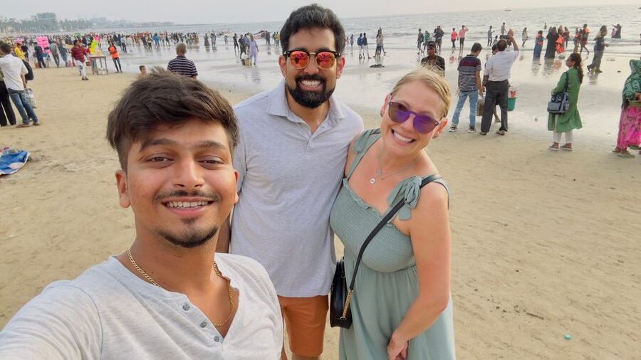 Mumbai: Evening Street Food Tasting & Cultural Market Tour - Local restaurants and regional dishes