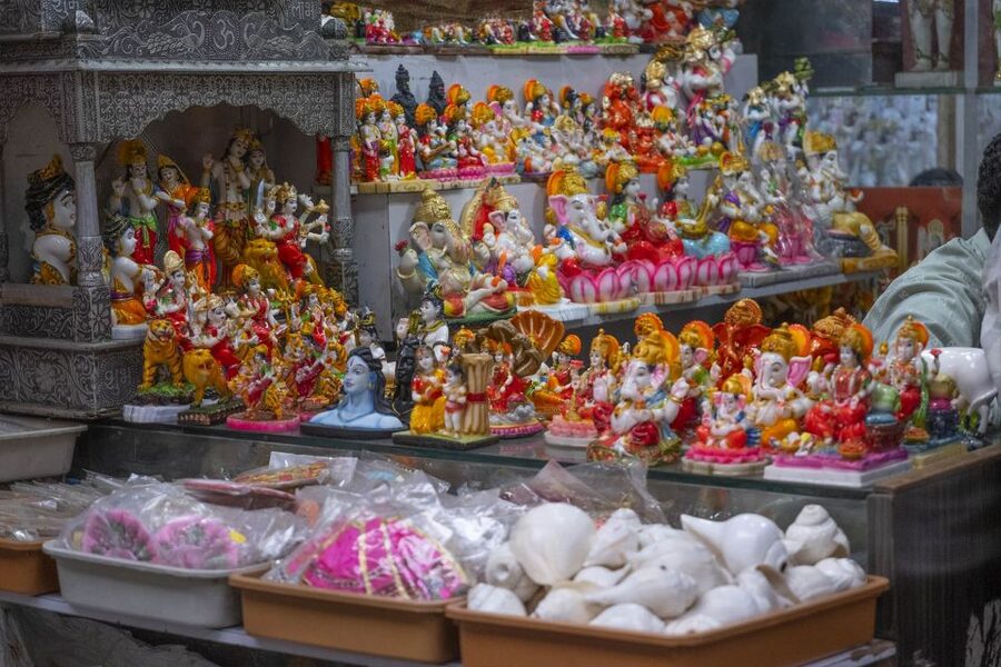 Mumbai: Local Markets & Temples Tour - What the $27 price really gives you