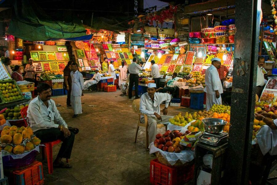 Mumbai: Local Markets & Temples Tour - Mangaldas Market and Mumbai’s textile trade
