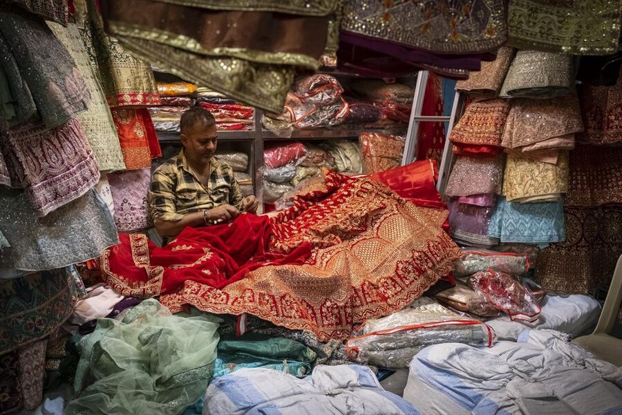 Mumbai: Local Markets & Temples Tour - Why the guide matters in this setting