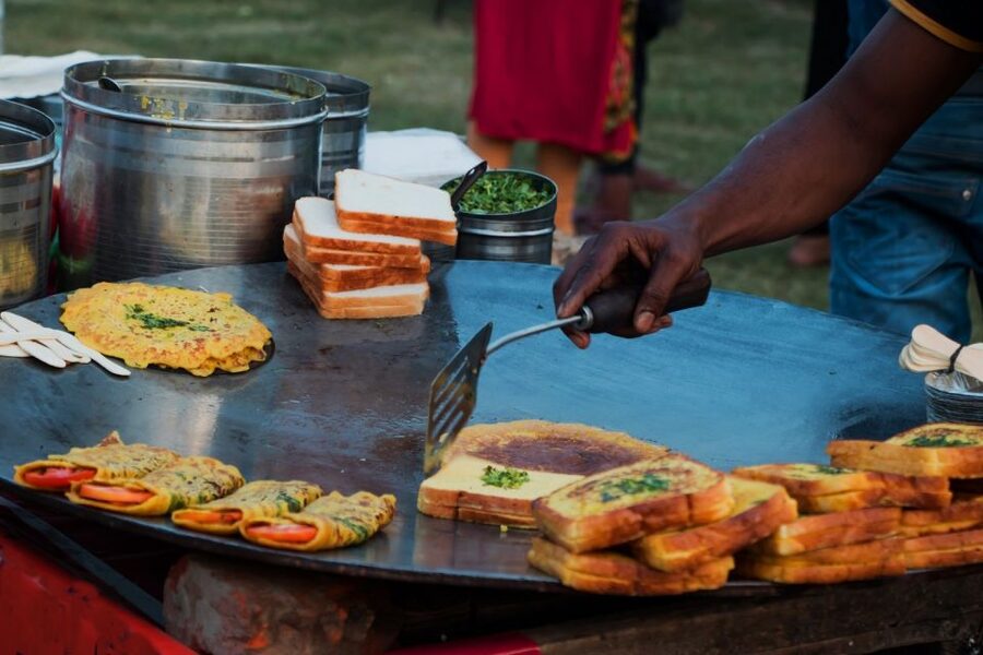 Mumbai: Magical Markets Tour - Starting at Café Coffee Day near VT Capital Cinema