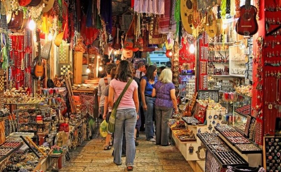 Mumbai: Magical Markets Tour - Shree Swaminarayan Mandir and the first cultural stop