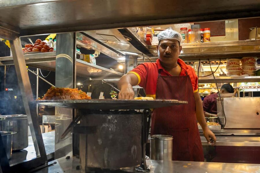 Mumbai Market and Temple Tour With Cow Shelter Visit - Starting with food near CST
