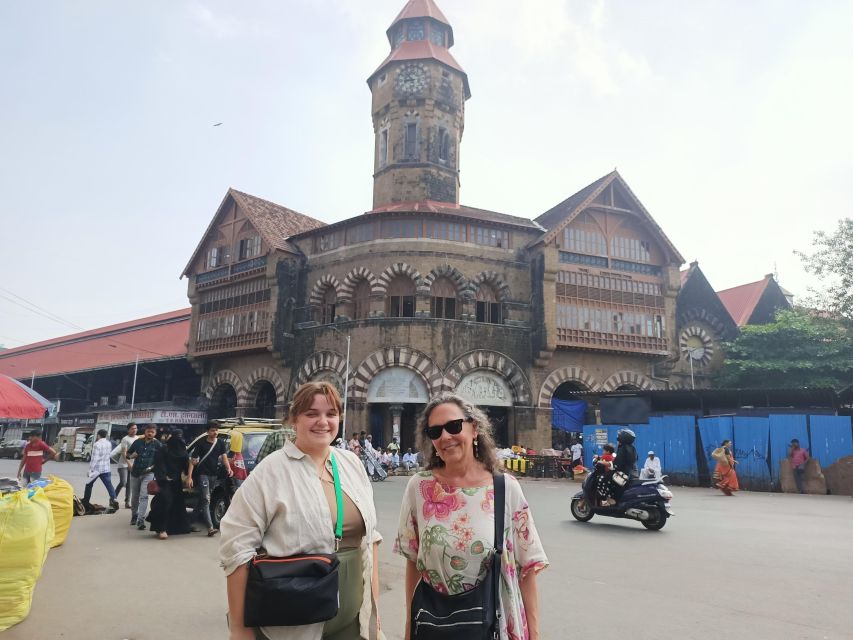 Mumbai Market Tour - Mangaldas Market and the challenge of choosing fabric