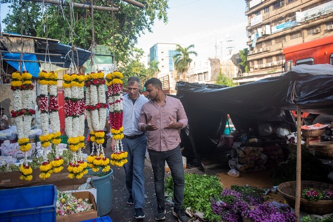 Mumbai Morning Market Tour of Flowers, Fish, and More - Dhobi Ghat and the work behind clean clothes