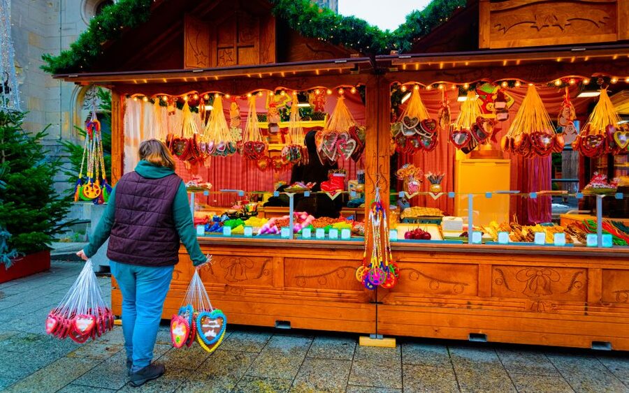 Munich: Christmas Market Magic Walking Tour with a Local - Handmade gifts and local craft traditions