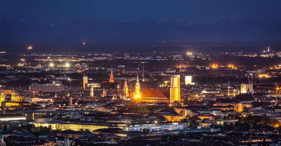 Munich: Christmas Market Magic Walking Tour with a Local - Following the lights, scents, and market lanes