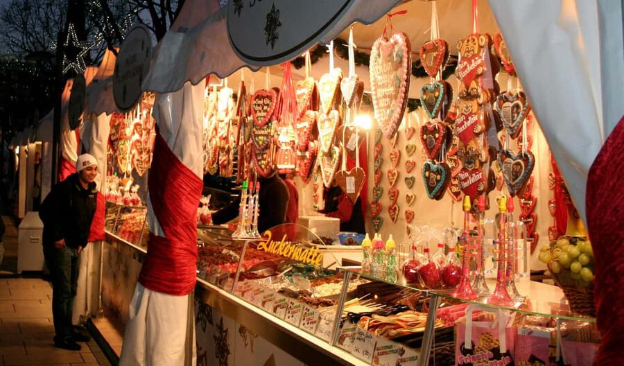 Munich Premium Christmas Market Hopping with Sightseeing Tour - Marienplatz: Munich’s oldest Christmas market